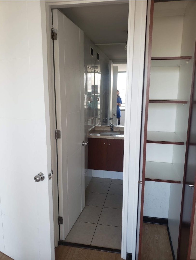 Amplio departamento tipo Mariposa en santiago Centro, sector Parque Almagro con Estacionamiento.